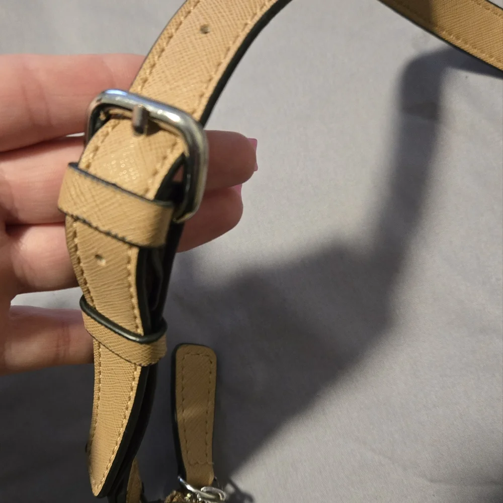 GUESS Shoulder Bag - Picture 3 of 8